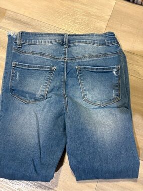 Empyre Women's Crop Ankle Jeans in Faded Blue
